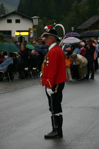 2005-EmpfangPfarrerHenrikGoraus2 .JPG - 2005 - Hauptmann Karl Hofer beim Empfang von Pfarrer Henrik Goraus.